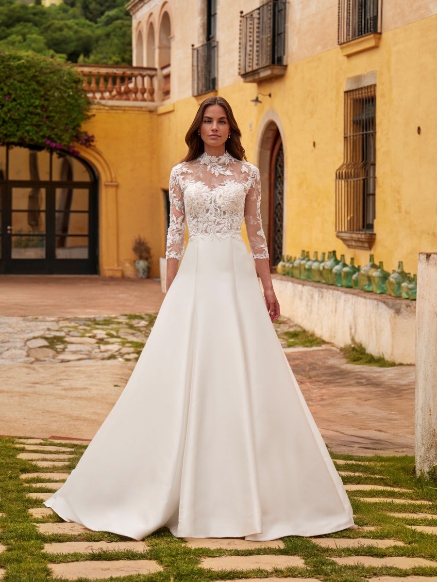 ALIA | Fit & flare wedding dress with high neckline | Nicole