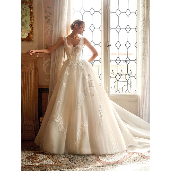 ARNE | Princess-cut wedding dress | Nicole