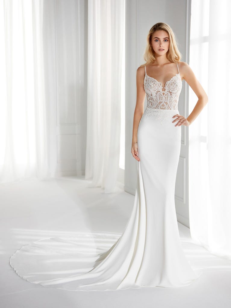 Fit & flare champagne tulle wedding dress with off-white guipure lace floral designs. The rounded neckline with tattoo-effect lace is highlighted with a refined, romantic 3D flower on the shoulder.