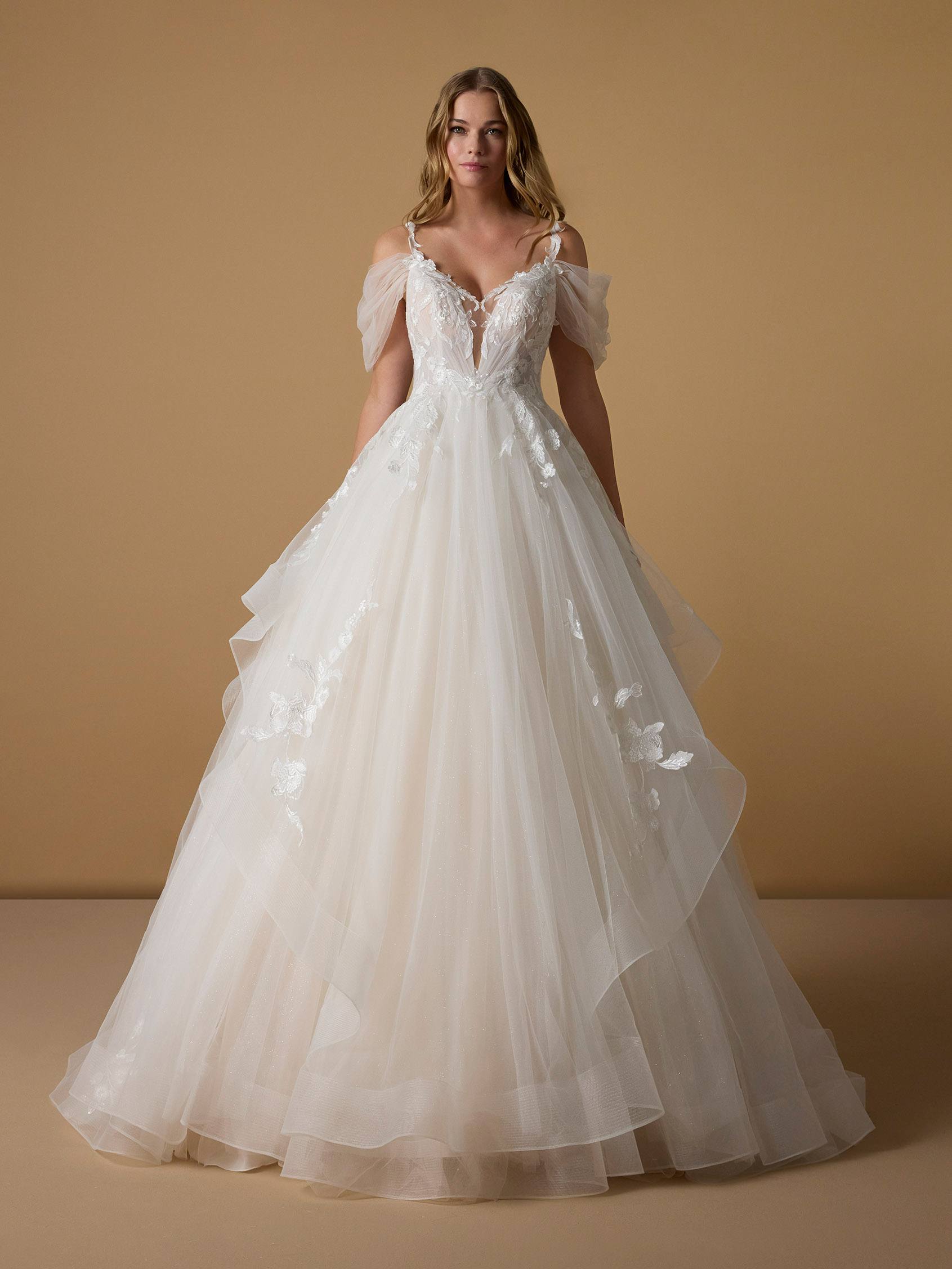 brima model BRIMA | Princess wedding gown with a V-neckline | Nicole Milano
