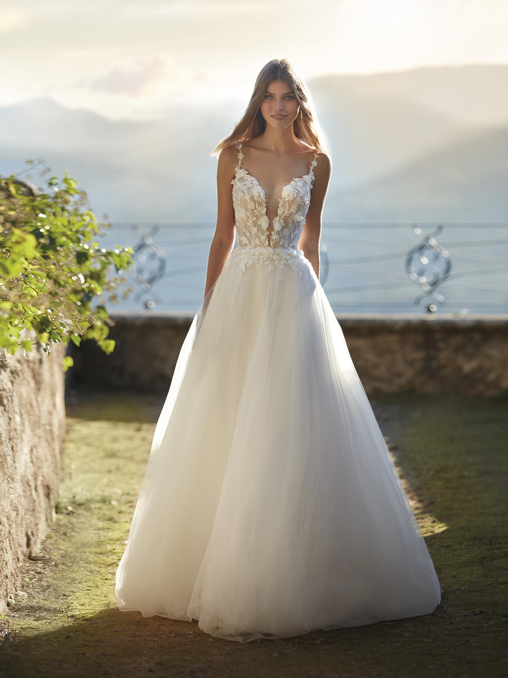 V neck flowy wedding dress hotsell