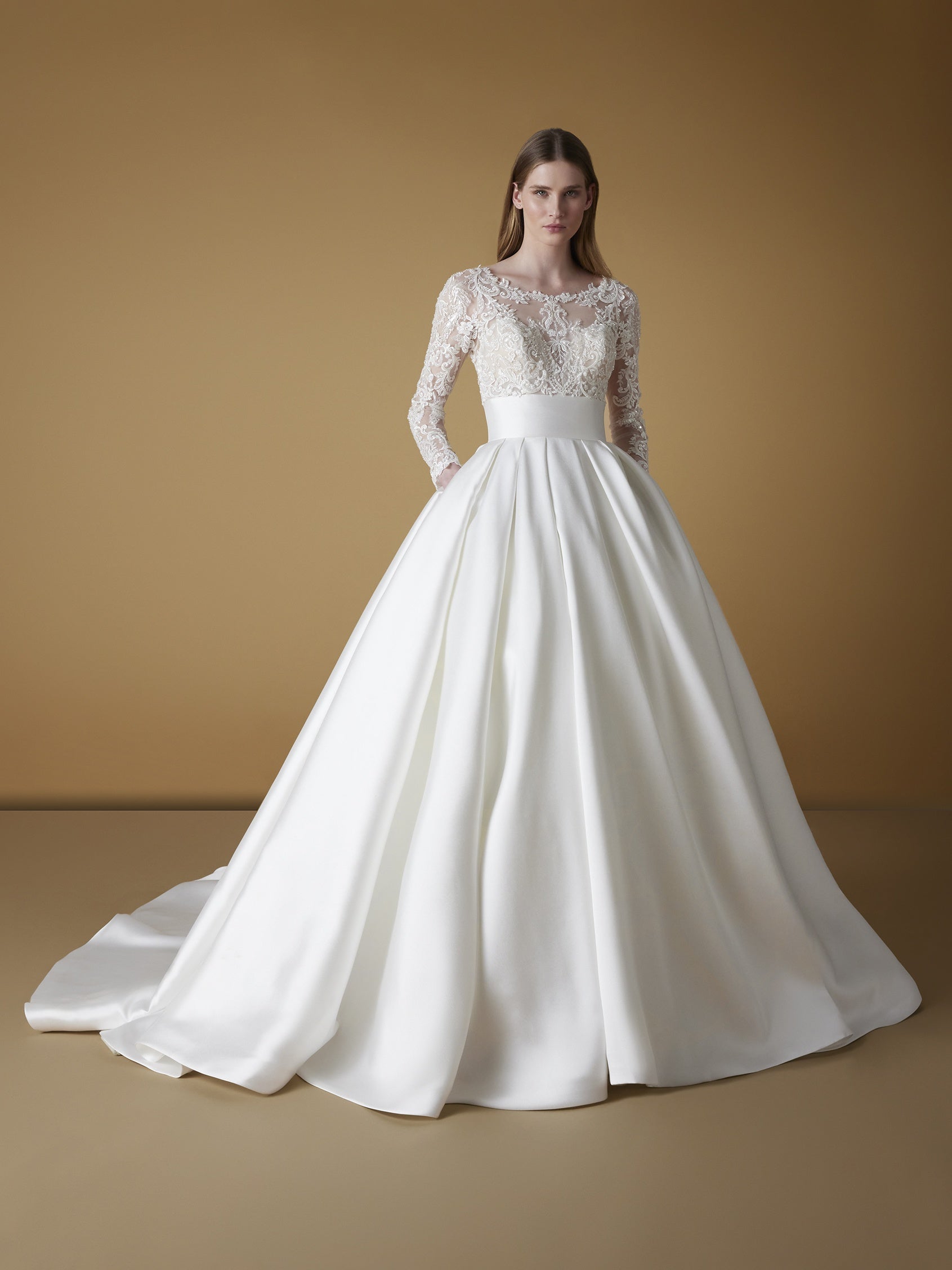 ELVIRE | Princess wedding gown | Nicole Milano ELVIRE | Princess wedding gown | Nicole Milano