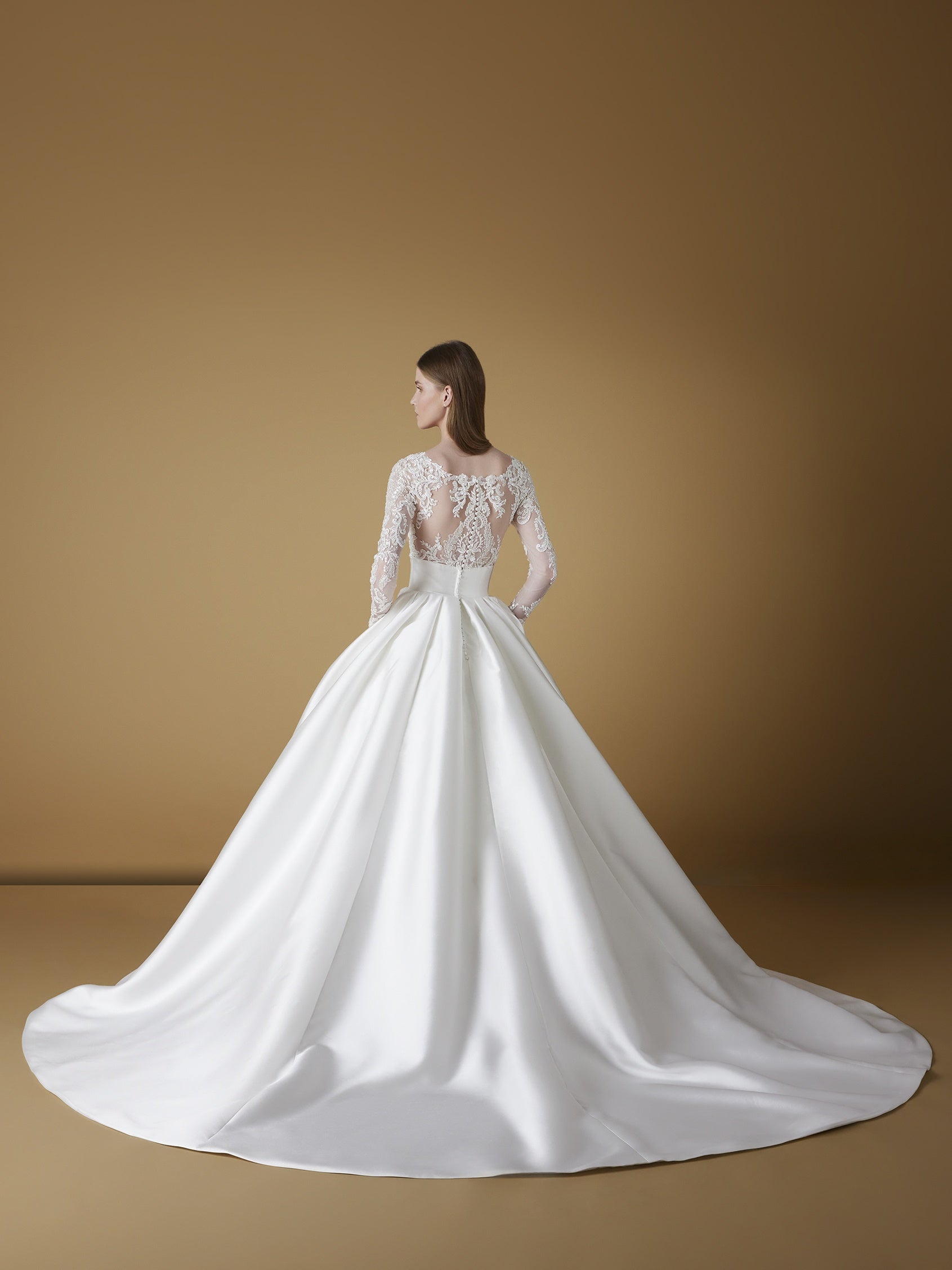 ELVIRE | Princess wedding gown | Nicole Milano ELVIRE | Princess wedding gown | Nicole Milano