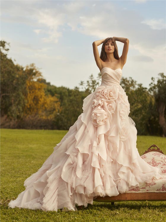 Parte anteriore abito principessa con scollo a cuore e schiena scoperta in organza JANDRA.
