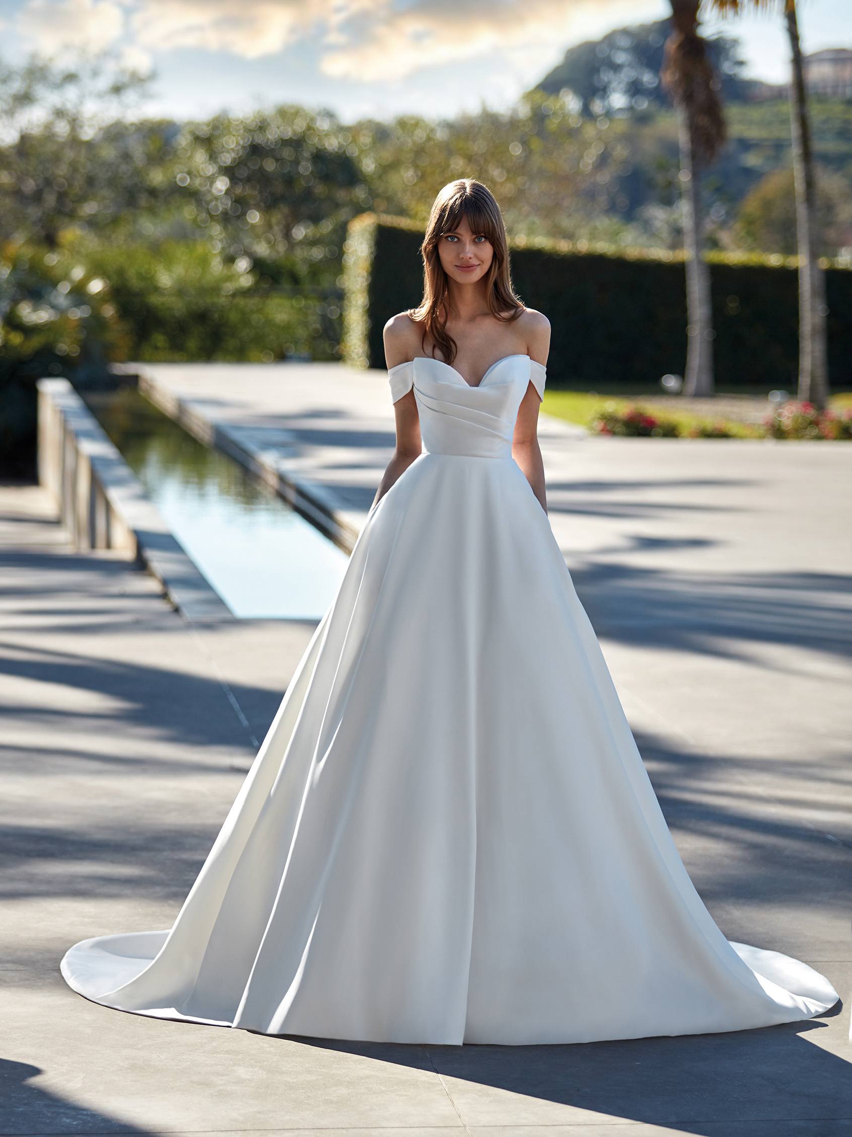 NUANCE, Princess-cut wedding dress