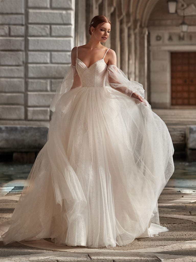RAYA, Princess-cut wedding dress with V-neck