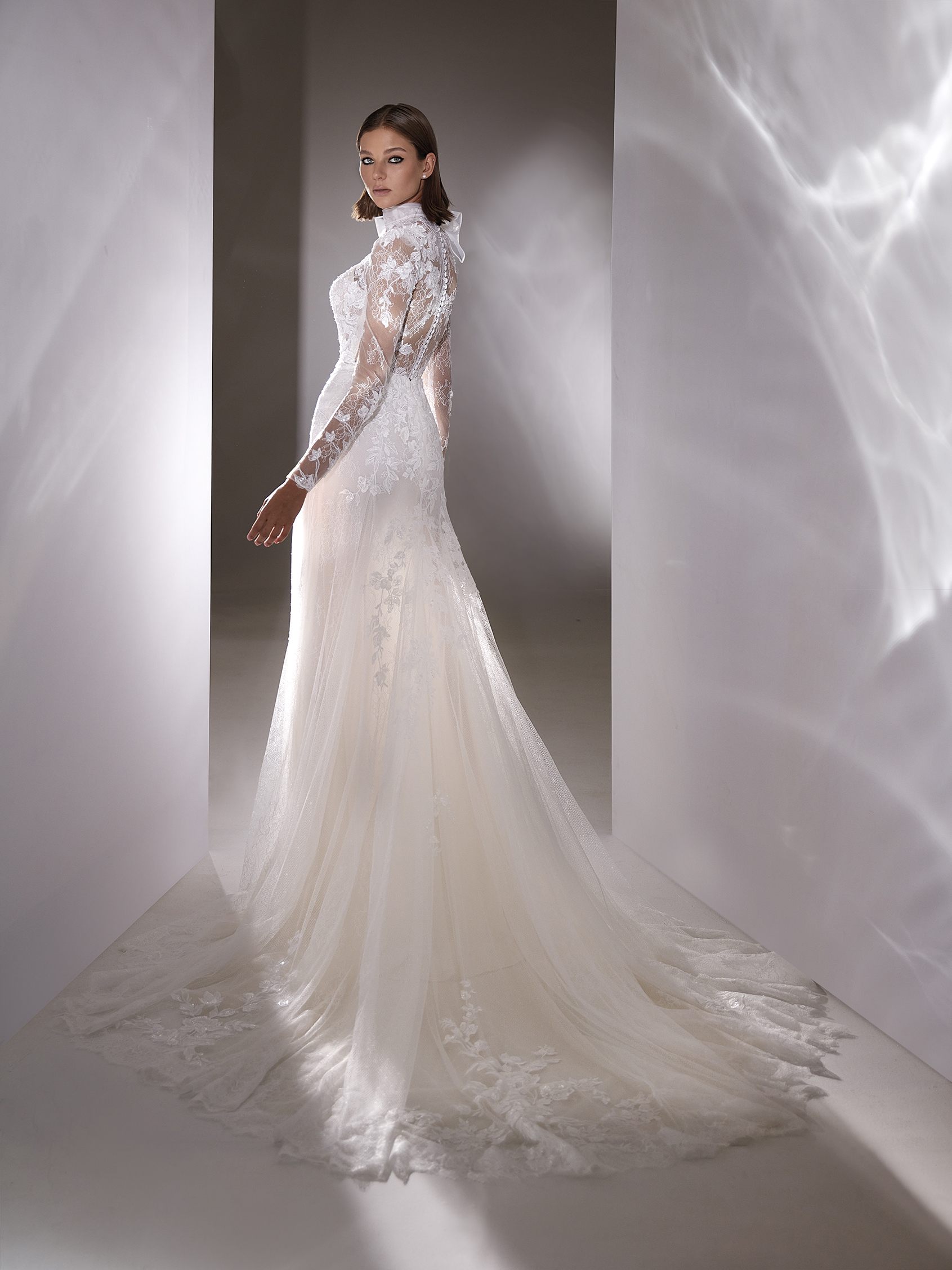 Robe de mariée manche longue col montant cheap