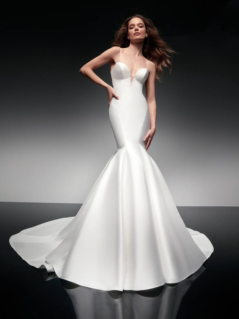 Beautiful A-line wedding dress in champagne tulle with embroidered beading and elegant 3D flowers. The straps expose the back with an elegant neckline.
