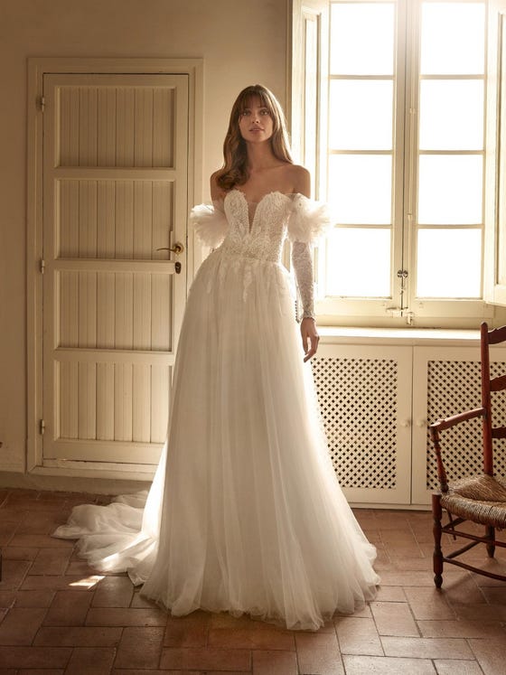 front part A-line wedding dress tulle wings