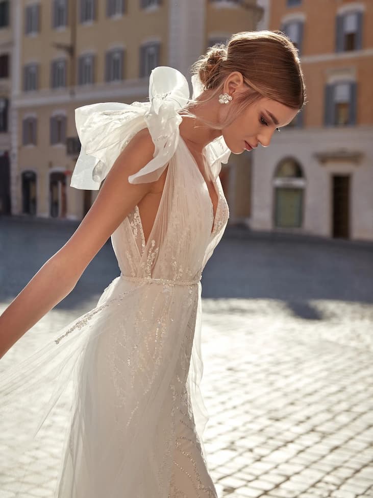 Vestido de novia para boda civil Mujer con vestido de novia para boda civil